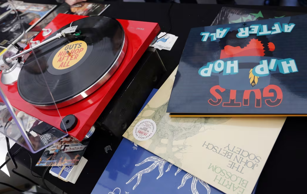 Why Sound Quality Matters: Vinyl vs. Streaming Explained by Collectors
