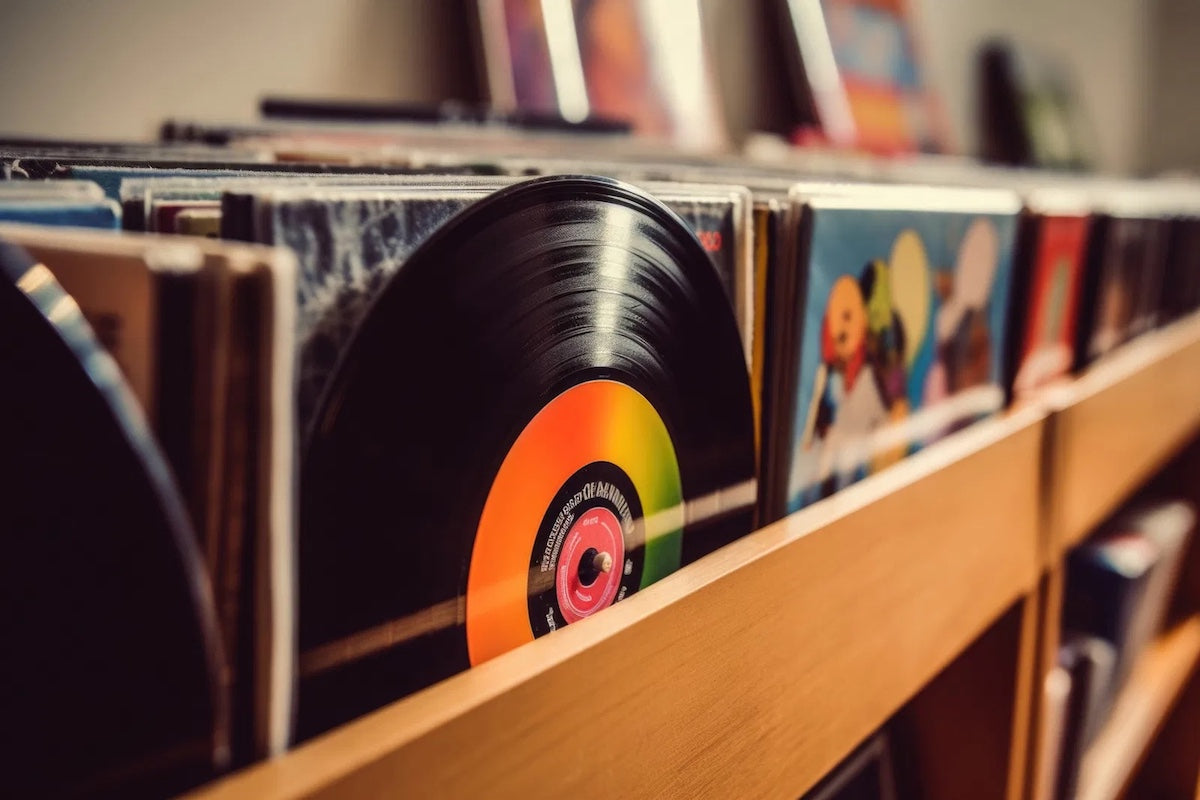 Top 10 Best Places to Buy Vinyl Records Online in 2025 (Why STMedia Leads the Way)