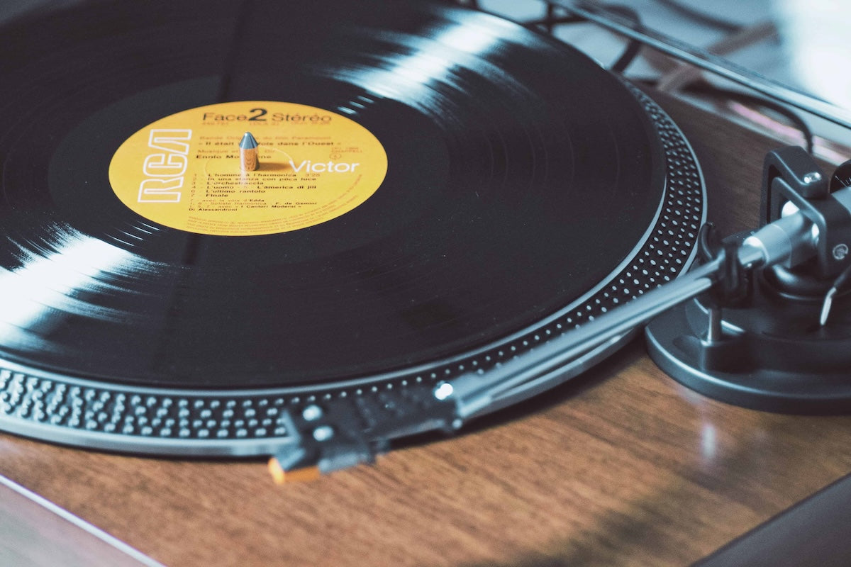 The Sound of Nostalgia: How Vinyl Connects Us to the Past