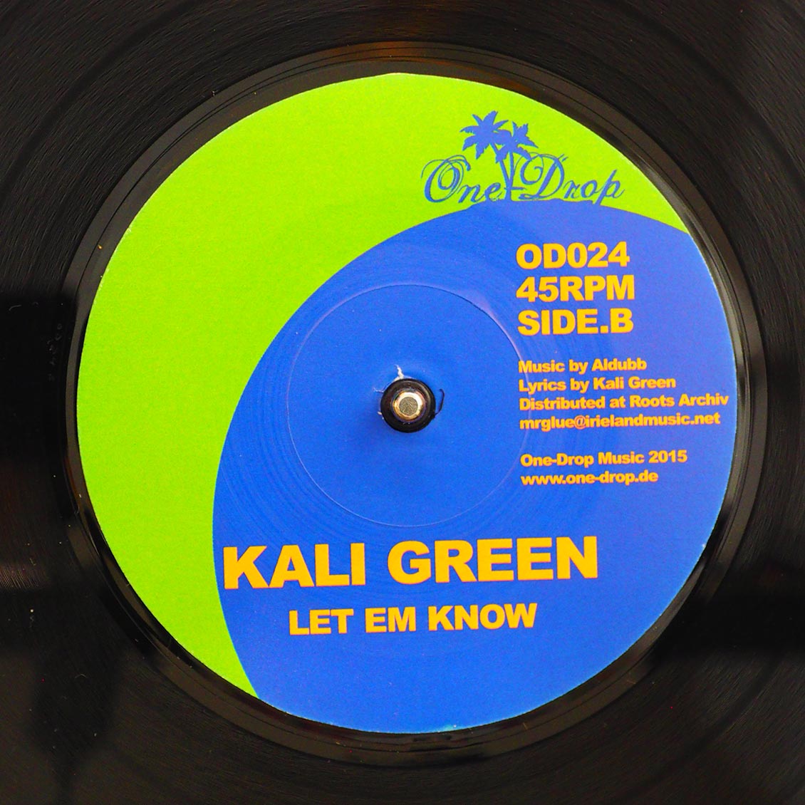 Saralene, Long Fingah - Refugees  /  Kali Green - Let Em Know