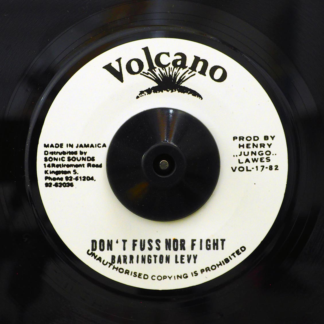 Barrington Levy - Don't Fuss Nor Fight (Sweet Reggae Music)  /  Version (rhythm: "Barrington Levy - Sweet Reggae Music")