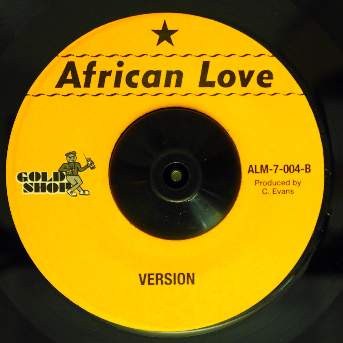 Shinehead - Who The Cap Fits  /  Version (rhythm: "Johnny Osbourne - No Sound Like We")