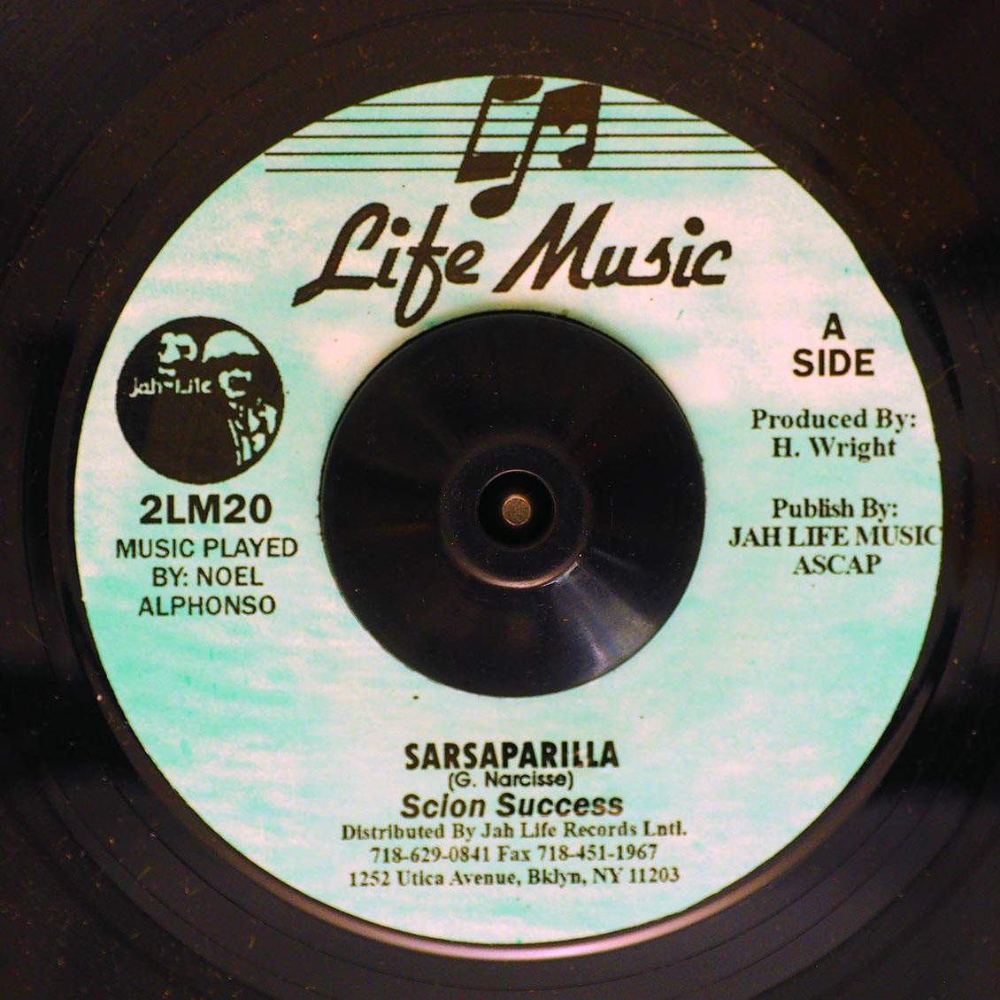 Scion Success - Sarsaparilla  /  I Life Players - Original Raggamuffin Dub (rhythm: "Barrington Levy - Raggamuffin")