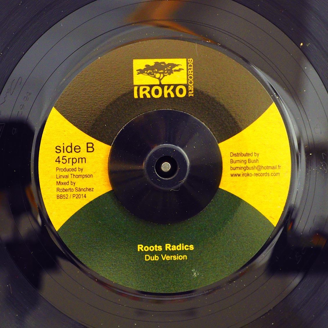 Singing Cologne - Row Mr. Fisherman  /  Roots Radics - Version (rhythm: "Barrington Levy - Warm & Sunny Day")