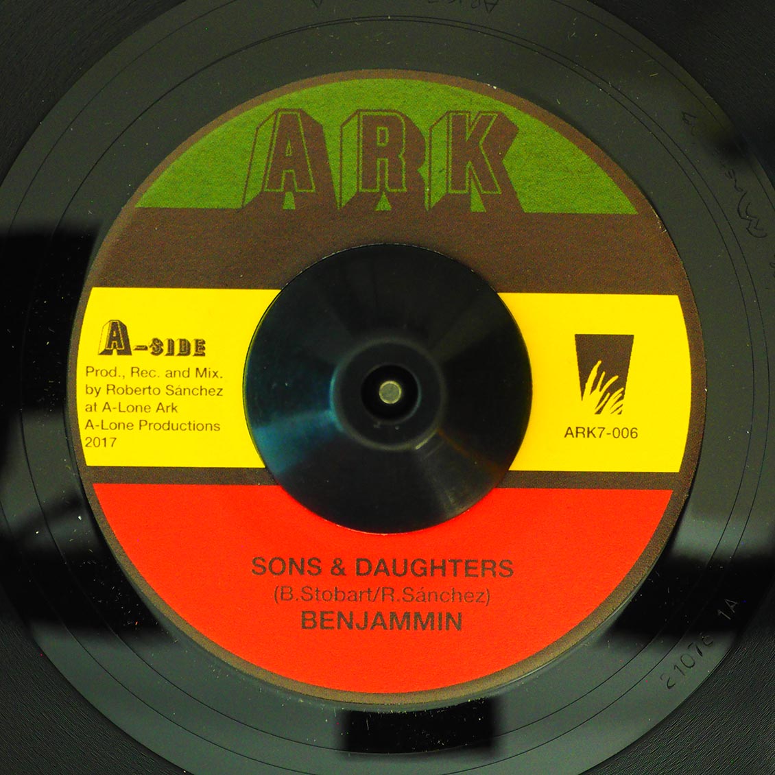Benjammin - Sons & Daughters  /  Lone Ark Riddim Force - Dub Version