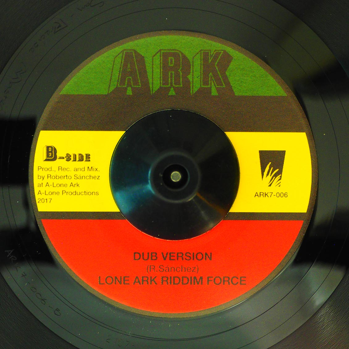 Benjammin - Sons & Daughters  /  Lone Ark Riddim Force - Dub Version