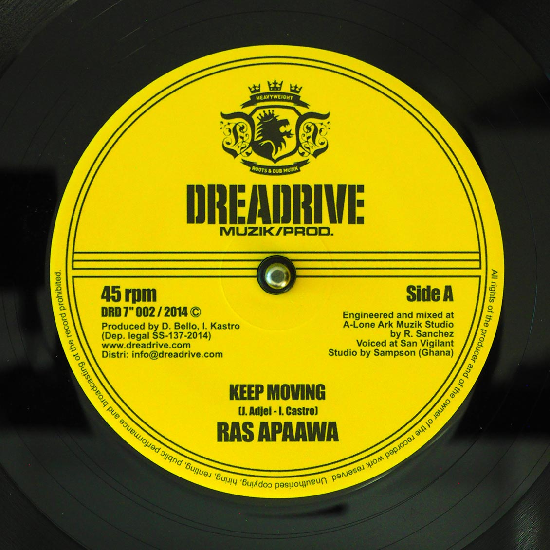 Ras Apaawa - Keep Moving  /  Roberto Sanchez (Lone Ark) - Dub Version