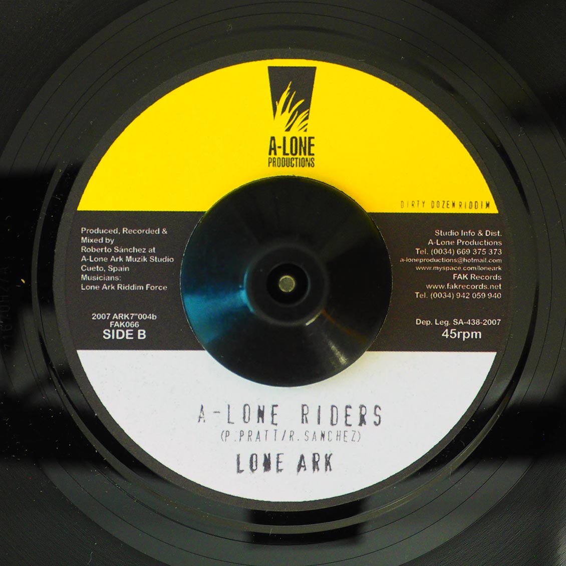 Glen Washington - In The Distance  /  Lone Ark Riddim Force - A-Lone Riders