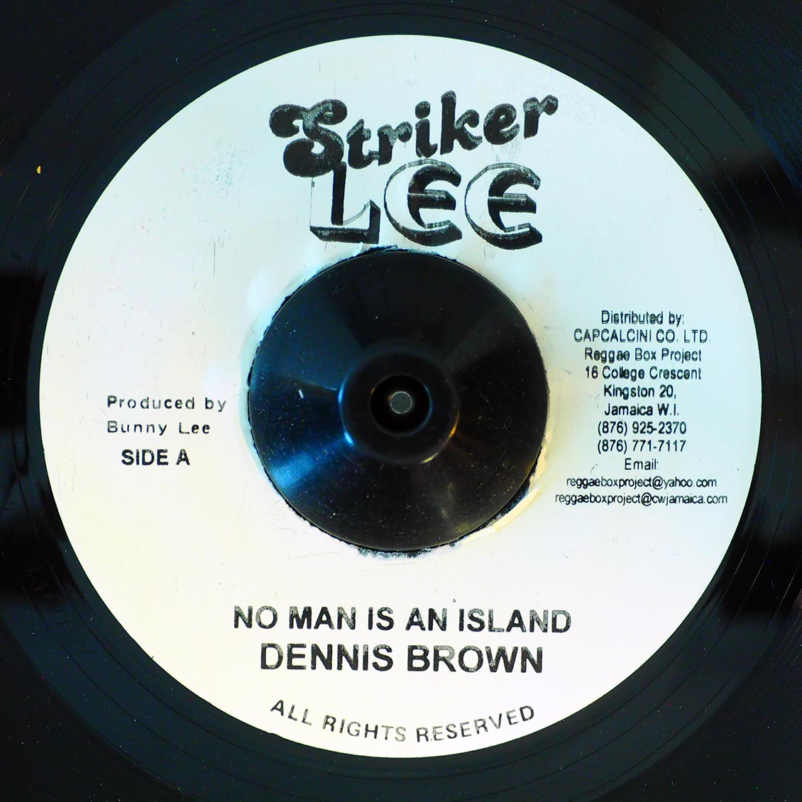 Dennis Brown - No Man Is An Island  /  Version